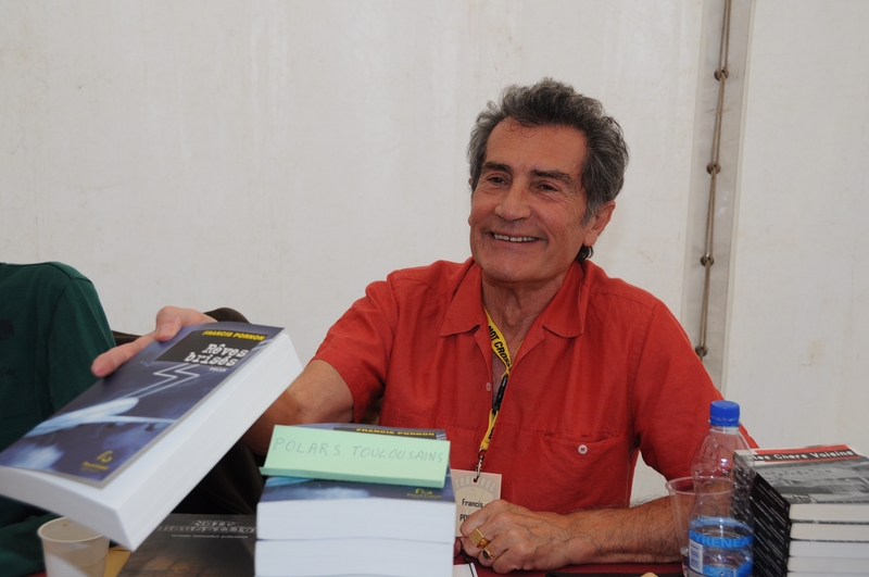 Francis Pornon en séance de dédicace, photo Guy Bernot